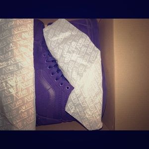 Heliotrope /Purple Sk8-Hi Vans. Box included!